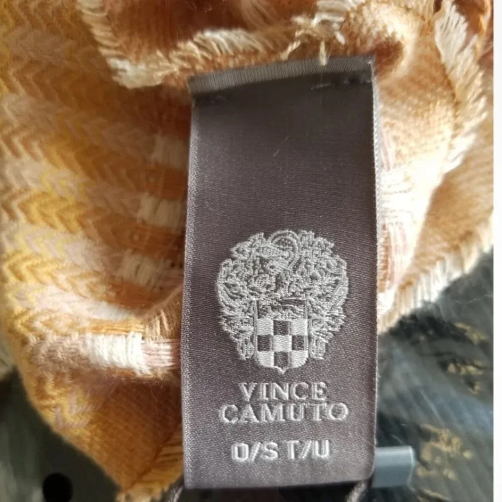 NWT Vince Camuto Womens One‎ Size Woven Plaid Print Fringe Scarf Neutral Colo…